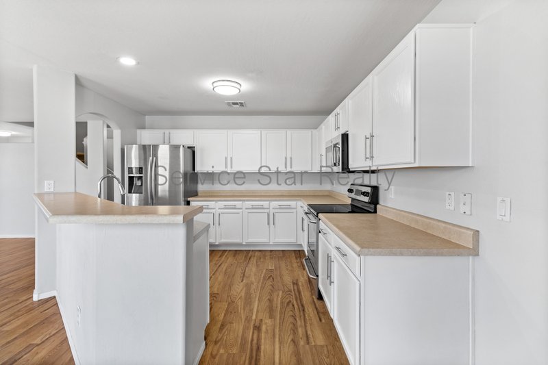 Spacious 4 Bedroom + Loft Home in Buckeye's Desirable Sundance Communi property image