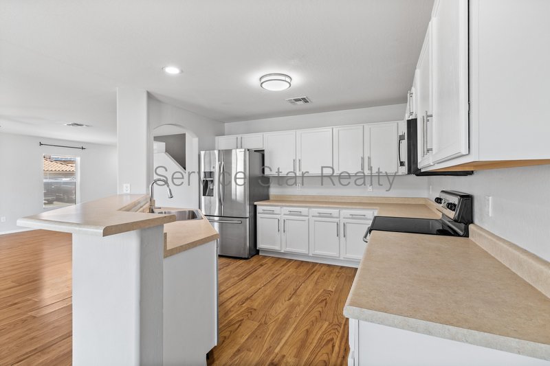 Spacious 4 Bedroom + Loft Home in Buckeye's Desirable Sundance Communi property image