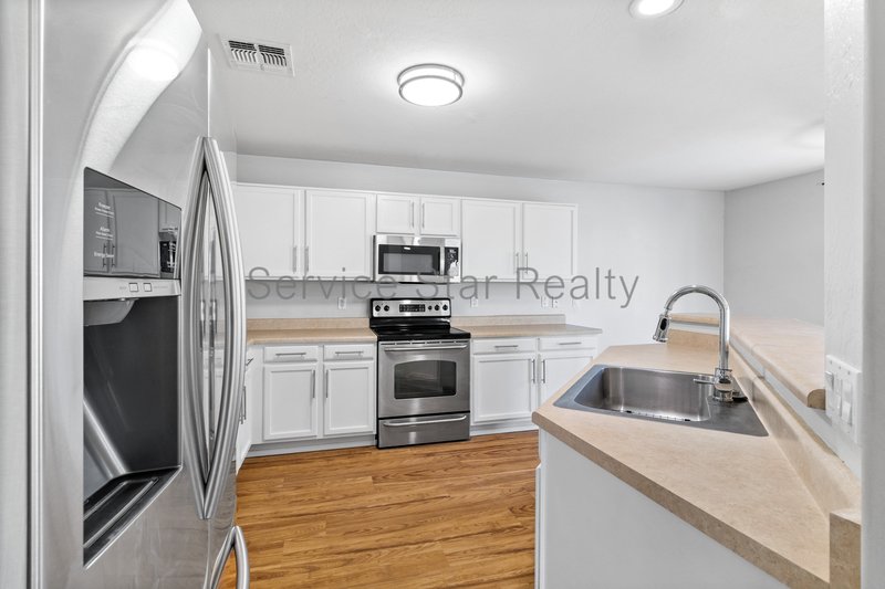 Spacious 4 Bedroom + Loft Home in Buckeye's Desirable Sundance Communi property image