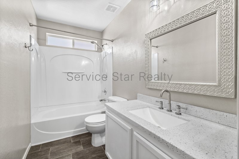 Spacious 4 Bedroom + Loft Home in Buckeye's Desirable Sundance Communi property image