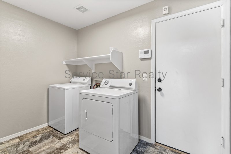Spacious 4 Bedroom + Loft Home in Buckeye's Desirable Sundance Communi property image