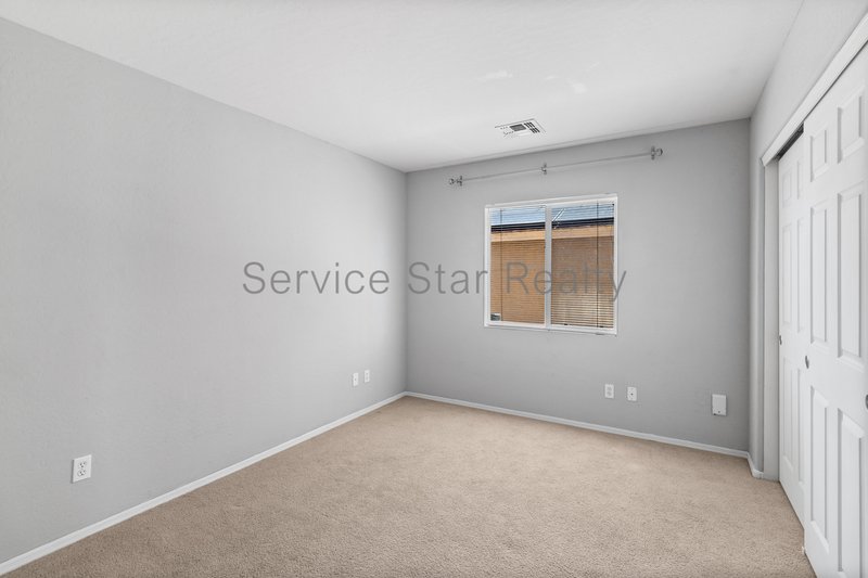 Spacious 4 Bedroom + Loft Home in Buckeye's Desirable Sundance Communi property image