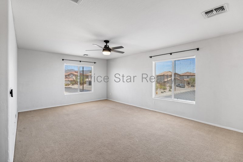 Spacious 4 Bedroom + Loft Home in Buckeye's Desirable Sundance Communi property image