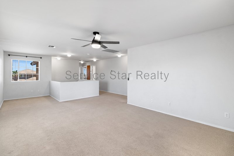 Spacious 4 Bedroom + Loft Home in Buckeye's Desirable Sundance Communi property image