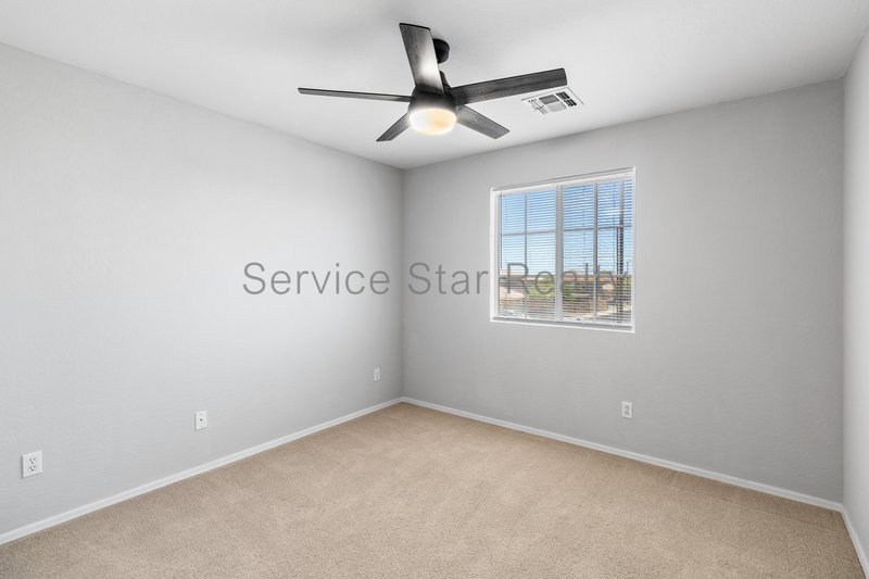 Spacious 4 Bedroom + Loft Home in Buckeye's Desirable Sundance Communi property image