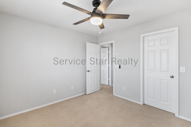 Spacious 4 Bedroom + Loft Home in Buckeye's Desirable Sundance Communi property image
