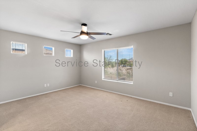 Spacious 4 Bedroom + Loft Home in Buckeye's Desirable Sundance Communi property image