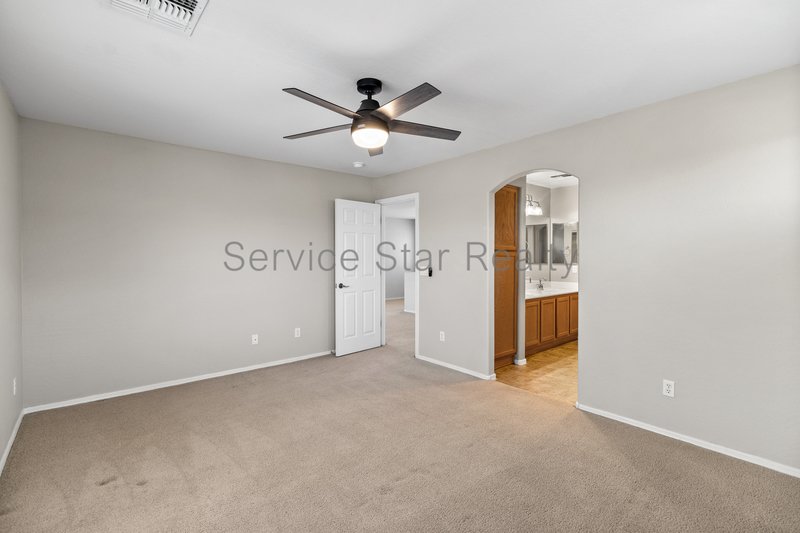 Spacious 4 Bedroom + Loft Home in Buckeye's Desirable Sundance Communi property image