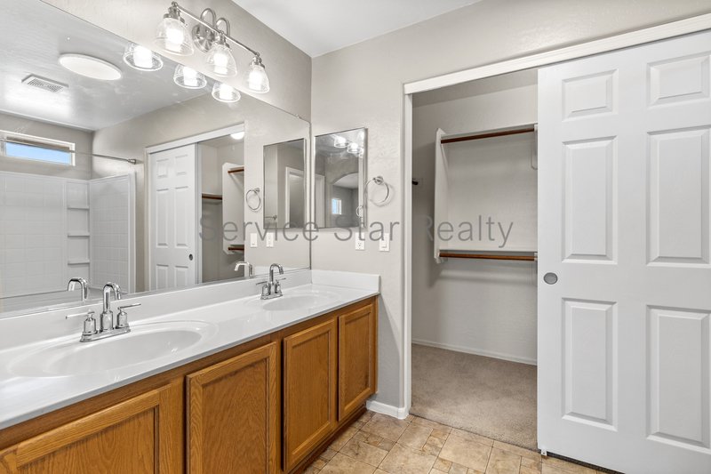 Spacious 4 Bedroom + Loft Home in Buckeye's Desirable Sundance Communi property image
