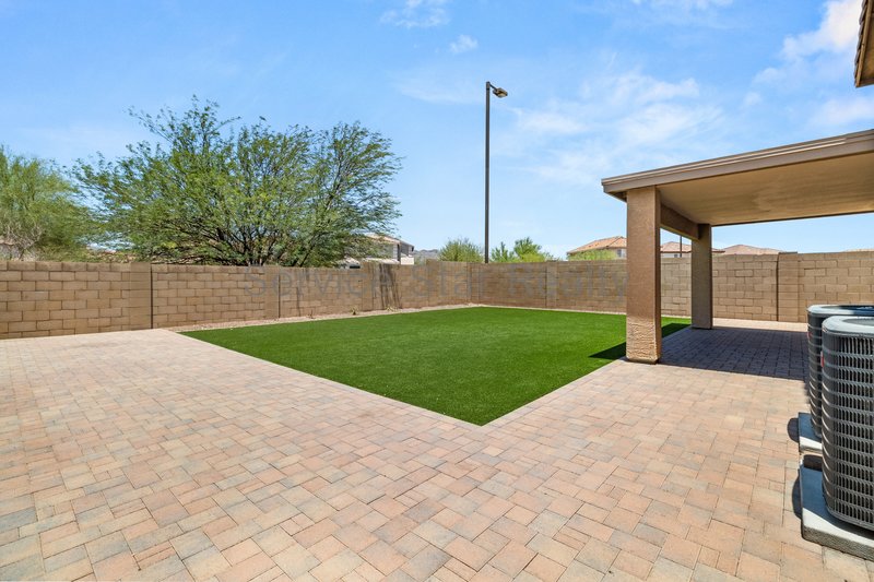 Spacious 4 Bedroom + Loft Home in Buckeye's Desirable Sundance Communi property image