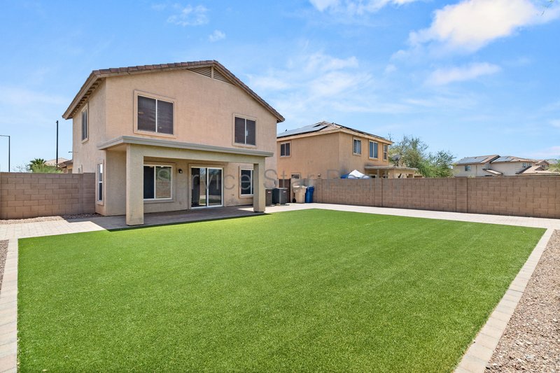 Spacious 4 Bedroom + Loft Home in Buckeye's Desirable Sundance Communi property image