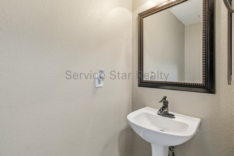 Beautiful 4 Bedroom Home with Private Pool in Desirable North Phoenix property image