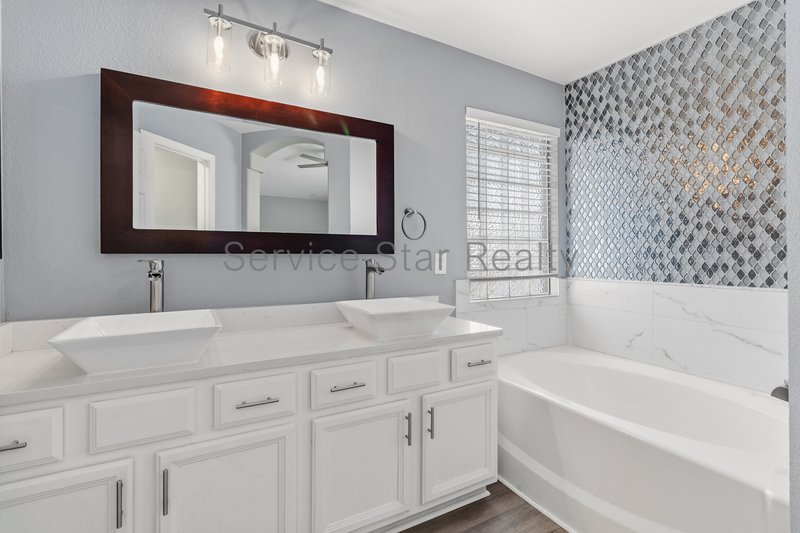 Beautiful 4 Bedroom Home with Private Pool in Desirable North Phoenix property image