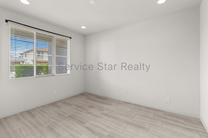 Stunning 5-Bed, 4.5 bath Beauty located in Sky Crossing North Phoenix! property image