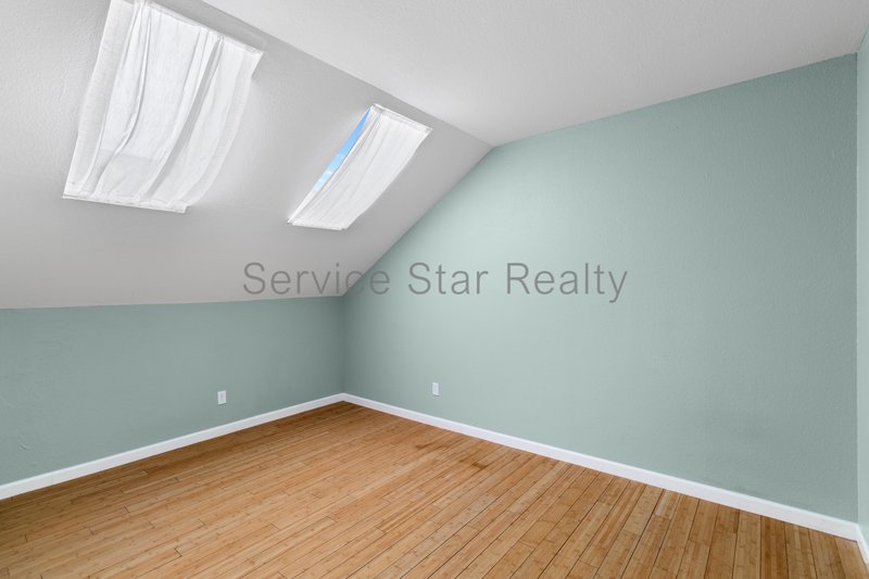 Clean & Move-In Ready | 2 Bed + Den Townhome Near Shopping & Dining property image