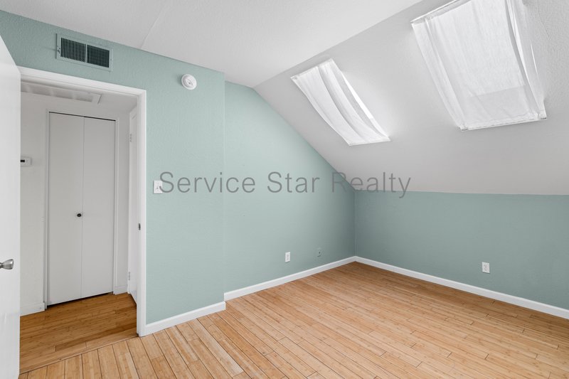 Clean & Move-In Ready | 2 Bed + Den Townhome Near Shopping & Dining property image