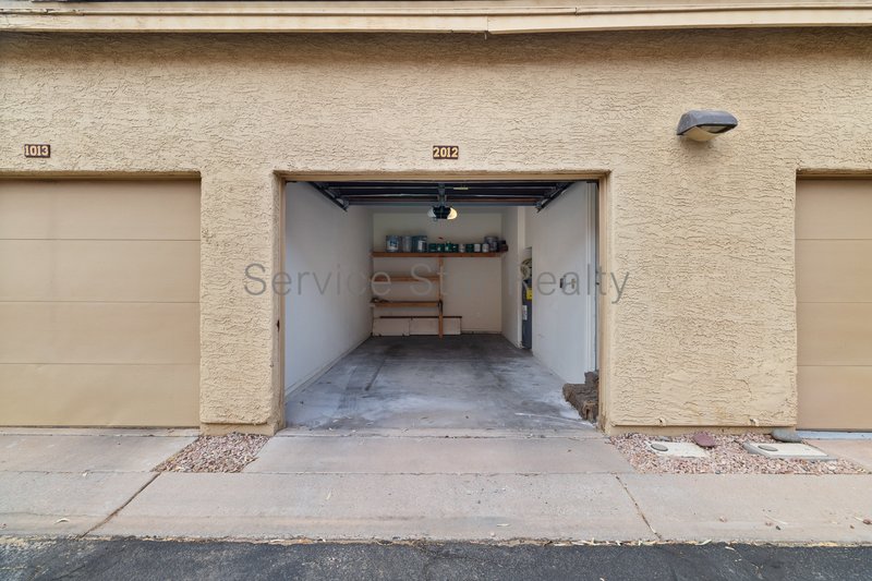 Clean & Move-In Ready | 2 Bed + Den Townhome Near Shopping & Dining property image