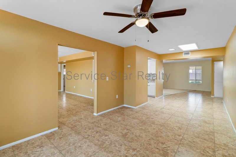 Fantastic Sun City 2+2 home in 55-Plus Community property image