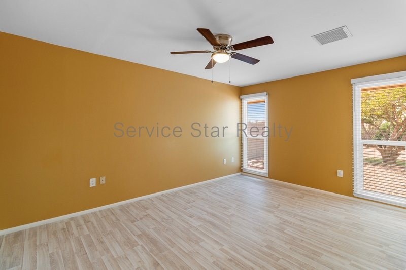 Fantastic Sun City 2+2 home in 55-Plus Community property image