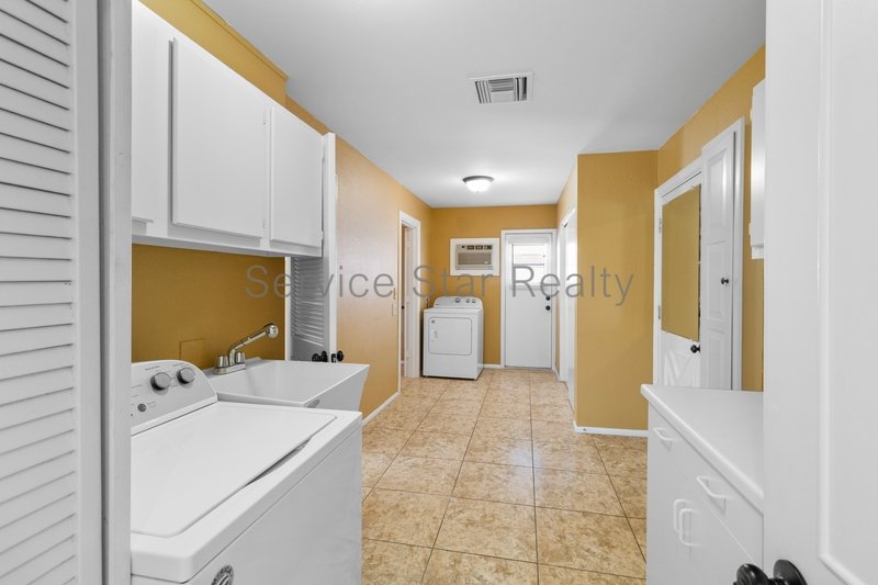 Fantastic Sun City 2+2 home in 55-Plus Community property image