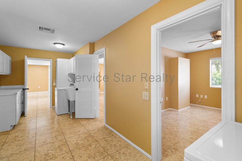 Fantastic Sun City 2+2 home in 55-Plus Community property image