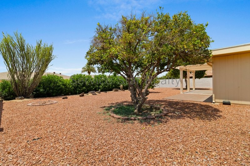 Fantastic Sun City 2+2 home in 55-Plus Community property image