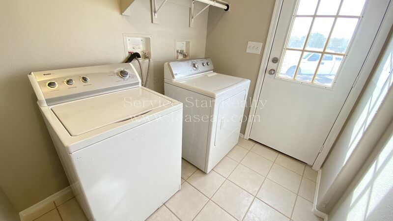 3 Bed/ 2 Bath Country Living! property image