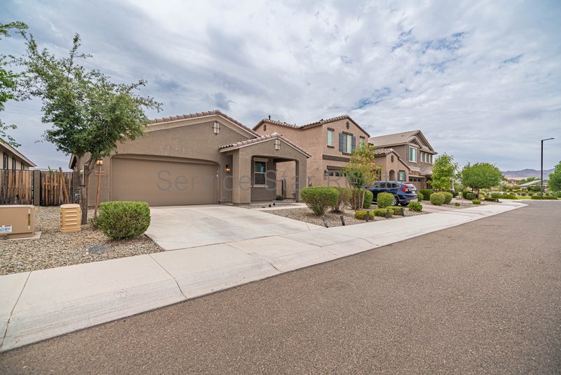 2 WEEKS FREE RENT!!! 3BED/2Bath home in Litchfield Park! property image