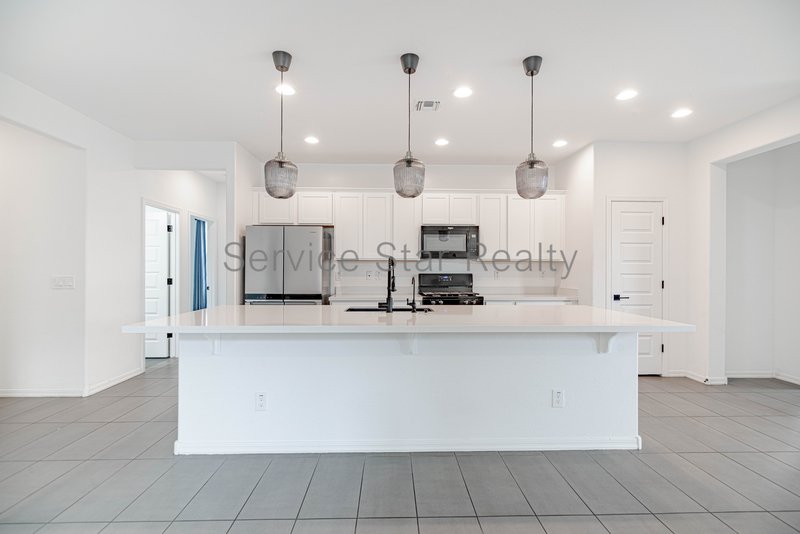 2 WEEKS FREE RENT!!! 3BED/2Bath home in Litchfield Park! property image