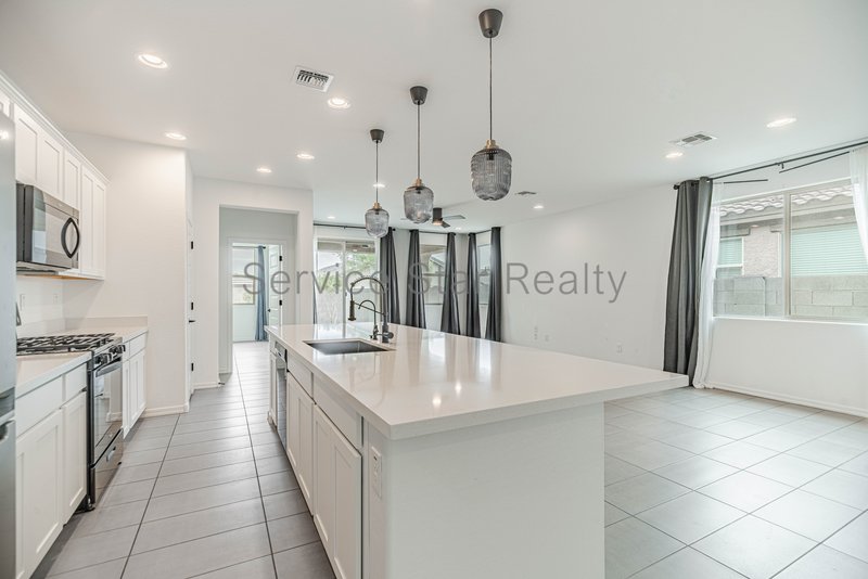 2 WEEKS FREE RENT!!! 3BED/2Bath home in Litchfield Park! property image