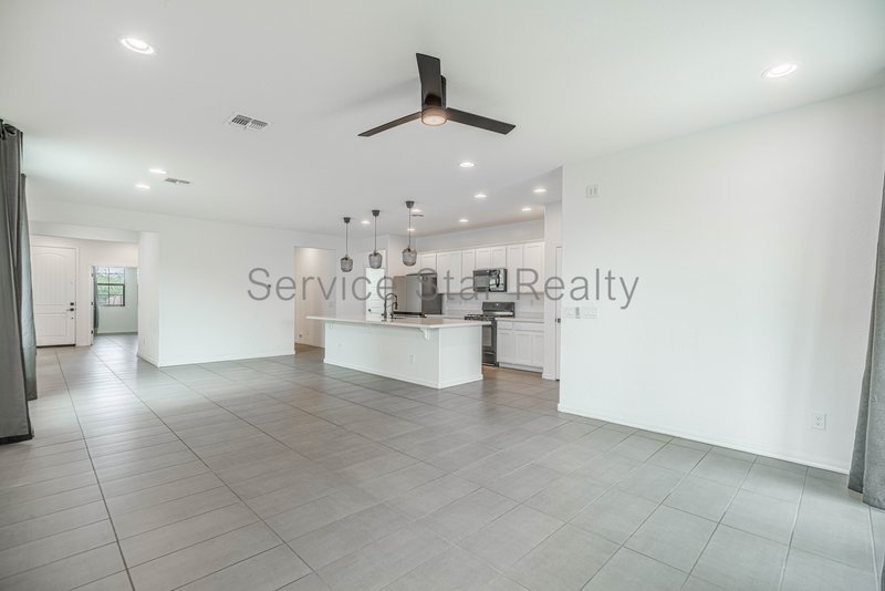 2 WEEKS FREE RENT!!! 3BED/2Bath home in Litchfield Park! property image