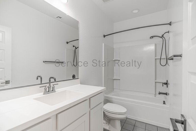 2 WEEKS FREE RENT!!! 3BED/2Bath home in Litchfield Park! property image
