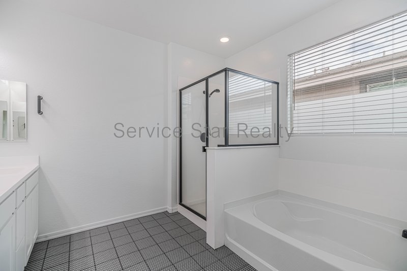 2 WEEKS FREE RENT!!! 3BED/2Bath home in Litchfield Park! property image