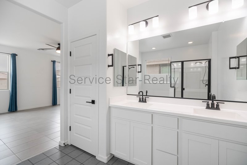 2 WEEKS FREE RENT!!! 3BED/2Bath home in Litchfield Park! property image