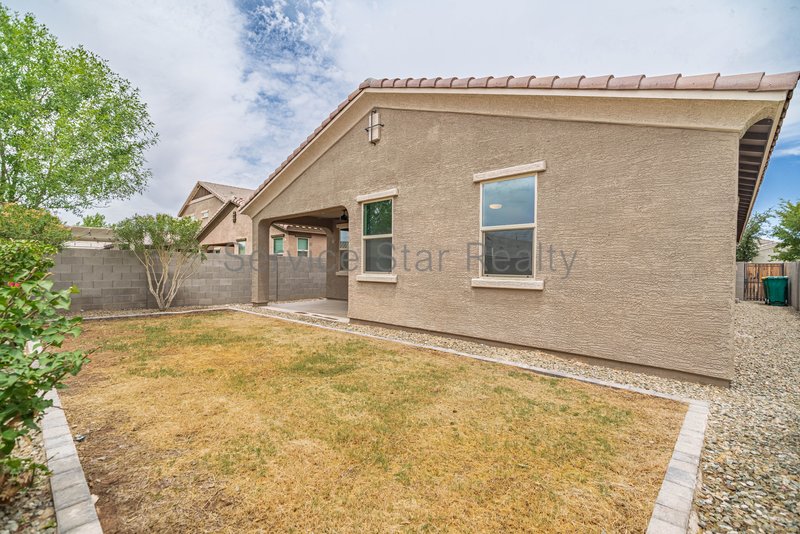 2 WEEKS FREE RENT!!! 3BED/2Bath home in Litchfield Park! property image