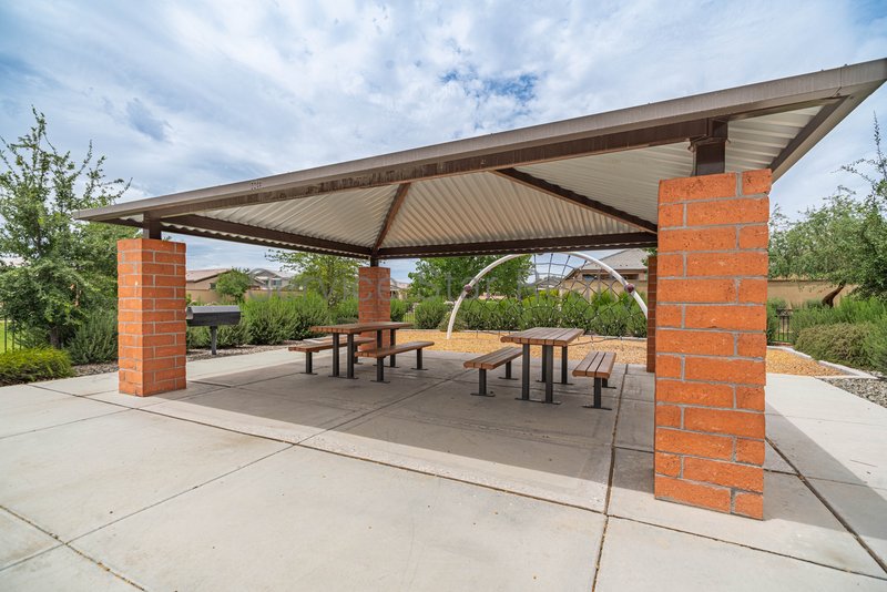 2 WEEKS FREE RENT!!! 3BED/2Bath home in Litchfield Park! property image