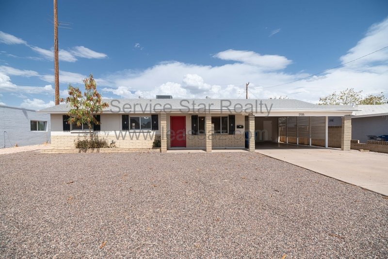 Charming 3 Bedroom 2 Bathroom Home with Huge Backyard! property image