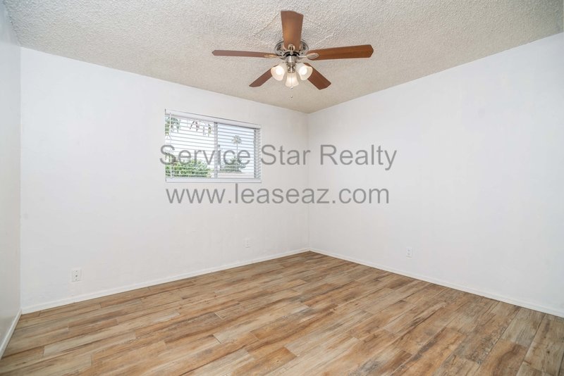 Charming 3 Bedroom 2 Bathroom Home with Huge Backyard! property image