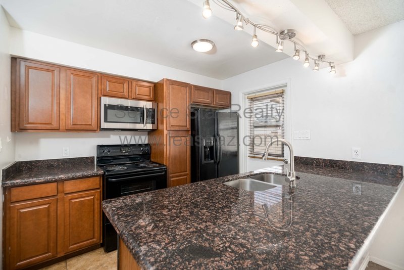 Charming 3 Bedroom 2 Bathroom Home with Huge Backyard! property image