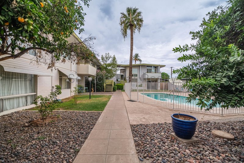2BD Upstairs Condo - Rare Mid Century Gem! property image