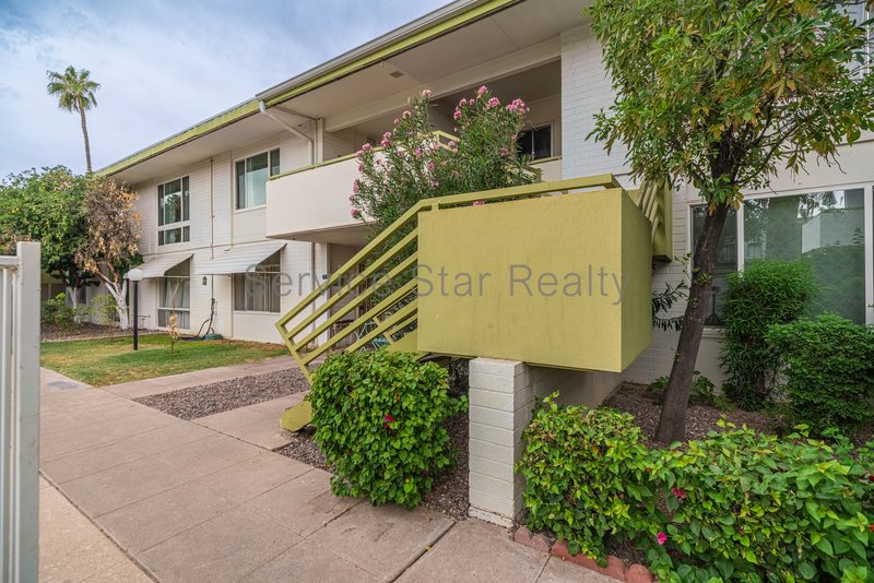 2BD Upstairs Condo - Rare Mid Century Gem! property image