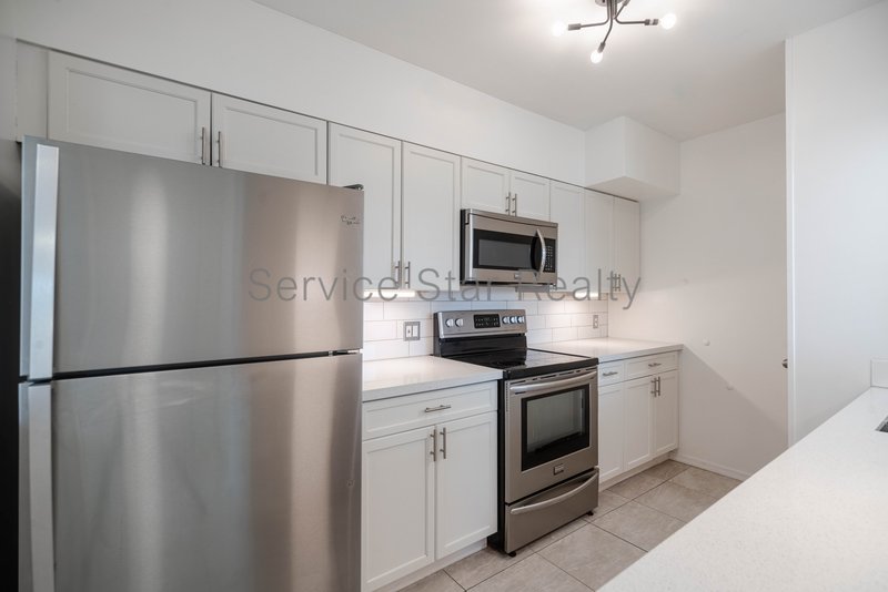 2BD Upstairs Condo - Rare Mid Century Gem! property image