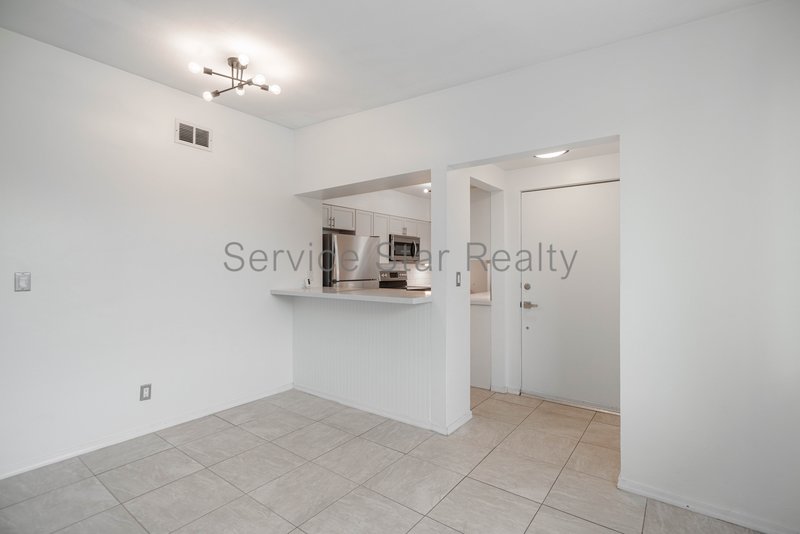 2BD Upstairs Condo - Rare Mid Century Gem! property image