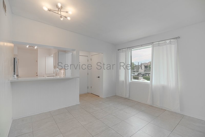 2BD Upstairs Condo - Rare Mid Century Gem! property image