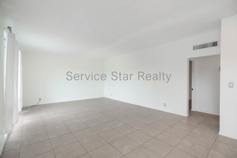 2BD Upstairs Condo - Rare Mid Century Gem! property image