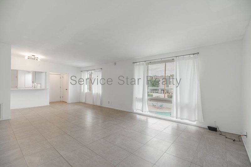2BD Upstairs Condo - Rare Mid Century Gem! property image