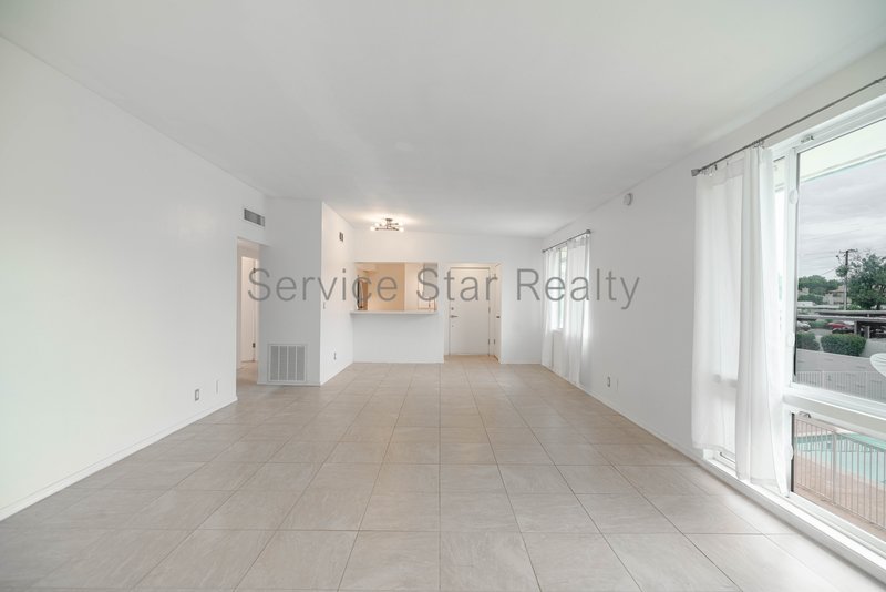 2BD Upstairs Condo - Rare Mid Century Gem! property image