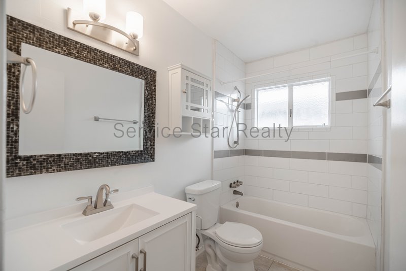 2BD Upstairs Condo - Rare Mid Century Gem! property image