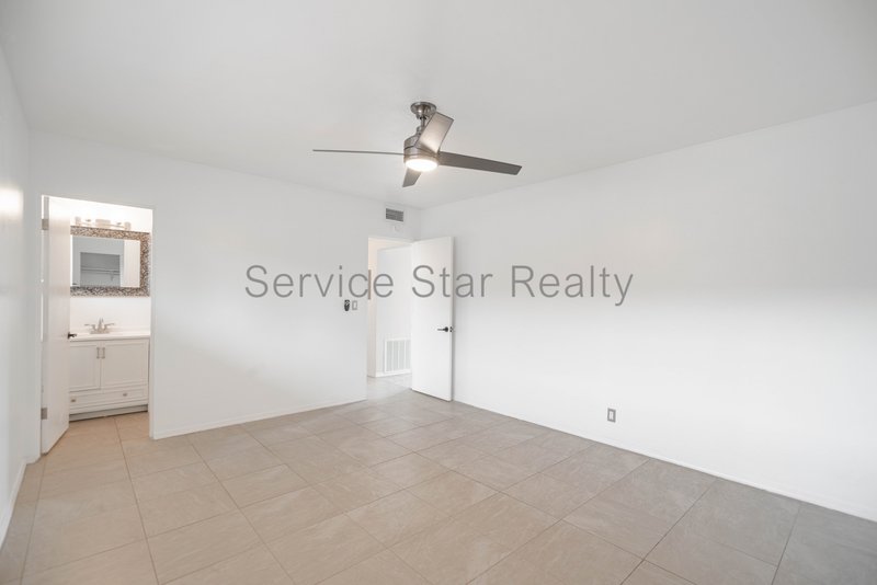 2BD Upstairs Condo - Rare Mid Century Gem! property image
