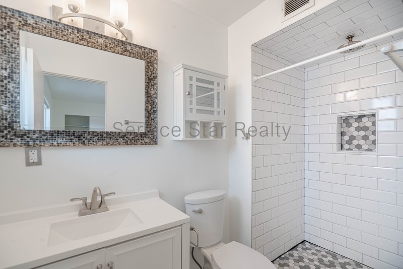 2BD Upstairs Condo - Rare Mid Century Gem! property image